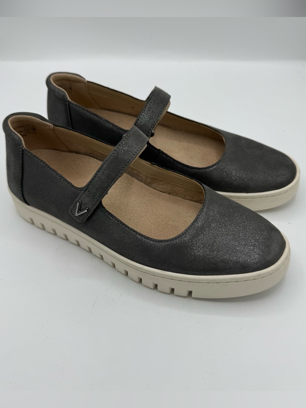 Vionic Mary Jane Uptown Leather
Ballet Flats Polluted Silver Shimmer Size 7